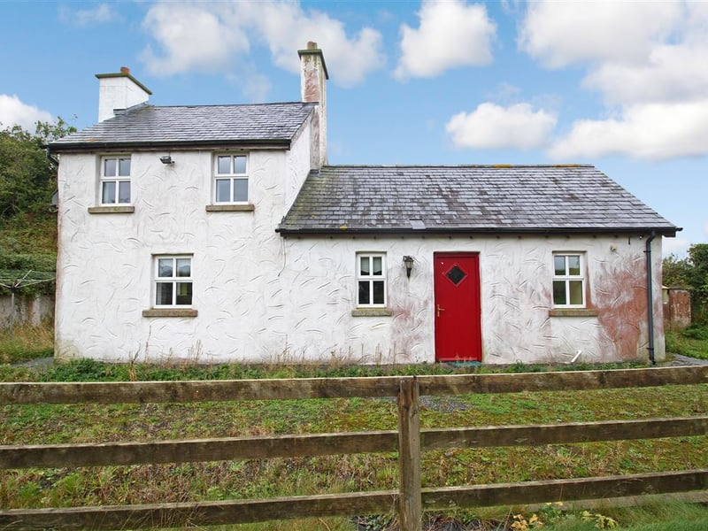 CLICK ON NEXT> TO TAKE A TOUR AROUND THIS HOUSE