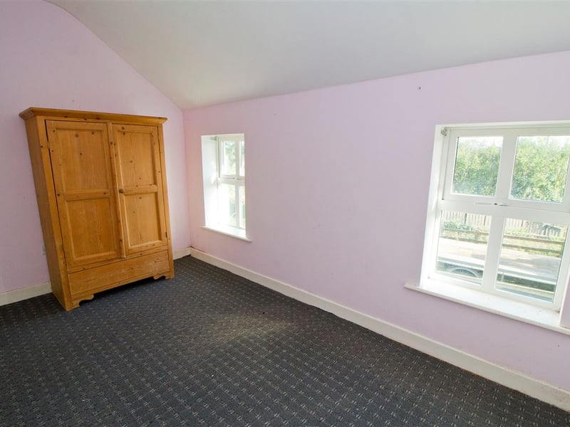 CLICK ON NEXT> TO TAKE A TOUR AROUND THIS HOUSE