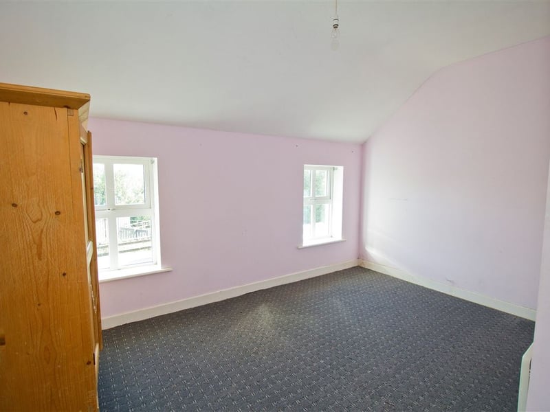 CLICK ON NEXT> TO TAKE A TOUR AROUND THIS HOUSE