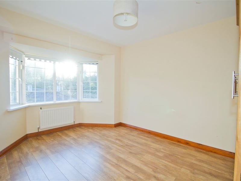This three-bedroom house located on a large site in Offaly is up for auction at what looks like a very attractive price. CLICK ON NEXT> ABOVE TO TAKE A TOUR AROUND THE HOUSE