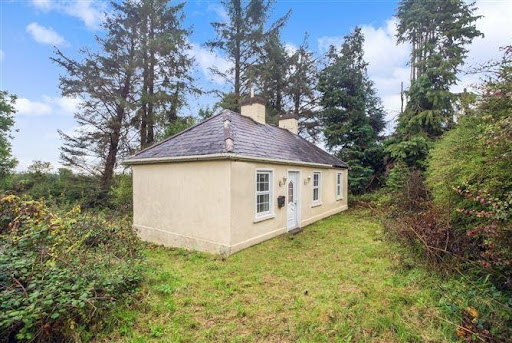 CLICK ON NEXT> ABOVE TO VIEW THE NEXT PROPERTY Carraturk, Ballylanders, Co. Limerick Located just outside of the quaint village of Ballylanders, this two-bed property is perfect for first time buyers who are ready to settle into their first home. It’s a real bargain considering the price at which it is listed. Description: Two bedroom, one bath detached house Price: €90,000 Seller: BidX1 Ireland Contact: 01 6673388 Tap here to view this house on MyHome.ie CLICK ON NEXT> BELOW TO VIEW THE NEXT PROPERTY