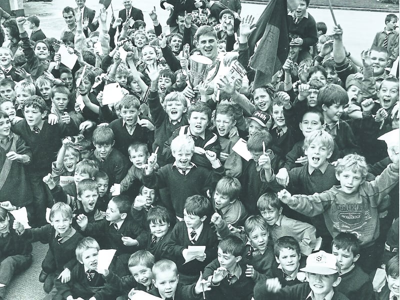CHEERS! Do you know anyone in this one from our Memory Lane selection? Click the next icon to see more Leinster Express photos.