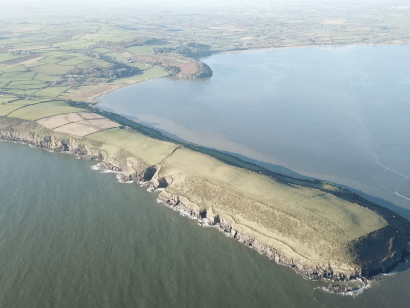 This incredible seaside home in Creadan, Dunmore East in Waterford has hit the market for €845,000. It is a bungalow set on 18 acres practically on a beach in the sunny south east. CLICK ON NEXT> ABOVE TO GO THROUGH THE FULL GALLERY OF PICTURES OF THE HOUSE AND SITE