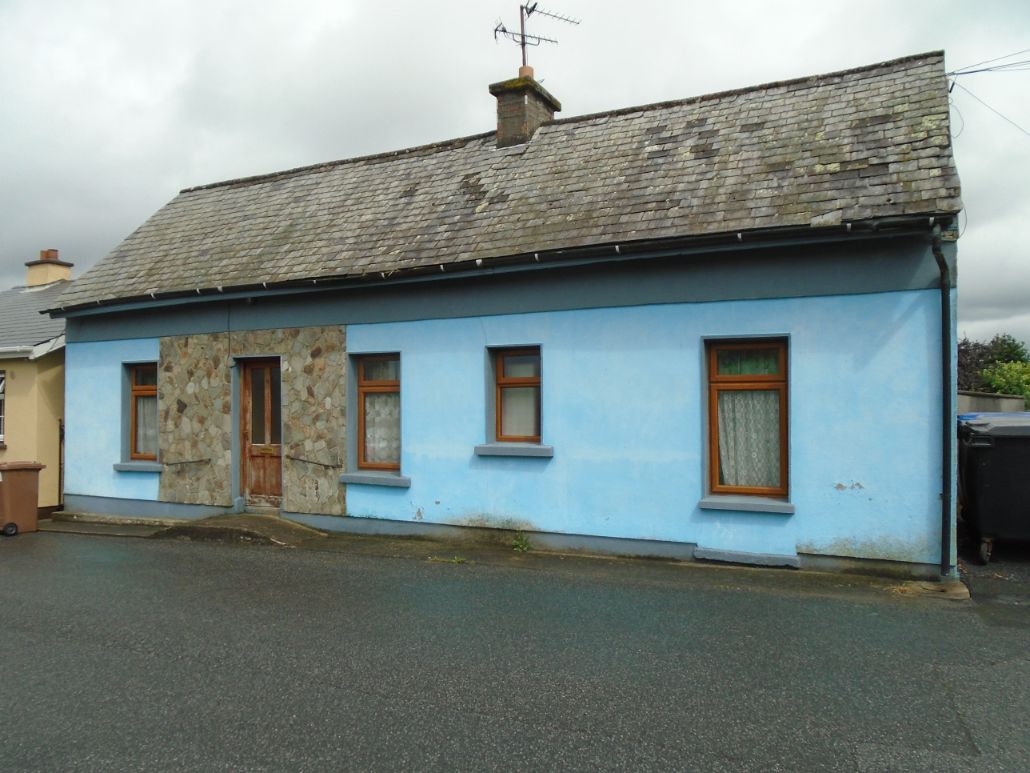 CLICK 'NEXT>' ABOVE TO SEE MORE PICS 16 Love Lane, Castlecomer, County Kilkenny Guide Price: €50,000 Joseph Coogan brings to market a fantastic investment oppurtunity. This single storey detached residence of 662 sq ft. consists of a living room, small kitchen with stove, utility, 2 bedrooms, bathroom, attic area with PVC double glazed windows.  Ber Rating G. Small enclosed back yard with out office and pedestrian access to public street. Situated within walking distance from Castlecomer town center. For Sale By Public Auction Friday September 10, at 2pm at Ballycomey House, Castlecomer, Co. Kilkenny. CLICK 'NEXT' BELOW TO SEE MORE PICS