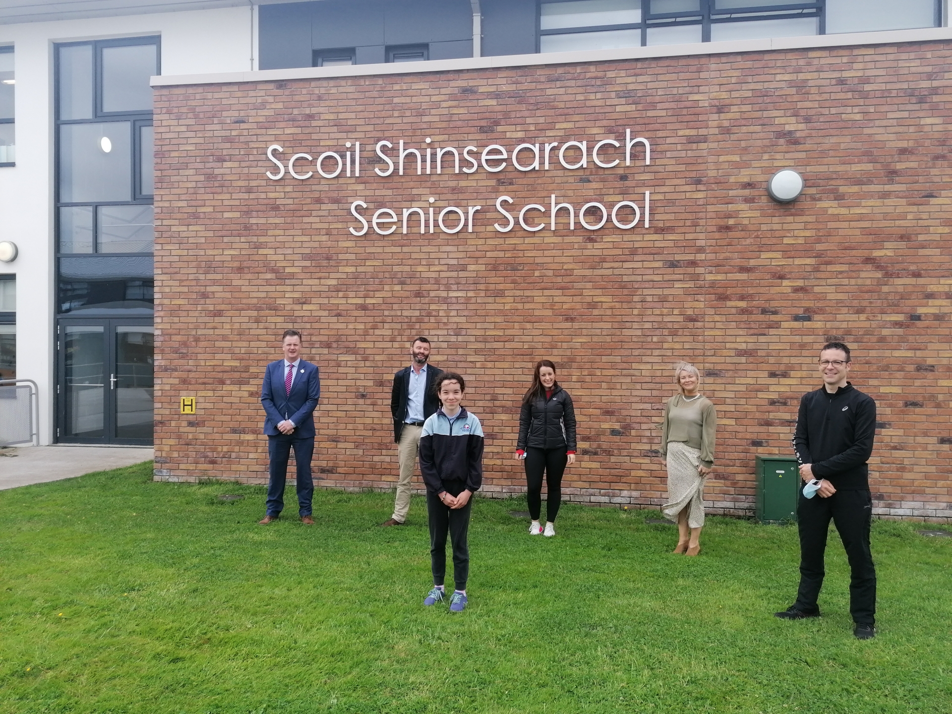 Pictured with Grace are her dad Stewart, Principal Noel Daly, Principal Roisín Brennan, Deputy Principal Dermot O’Connor and her teacher Cathy Moloney.