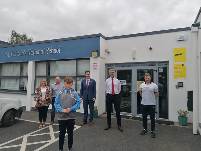 Pictured with David are his parents Phil and Joe, Noel Daly, Andy Hanrahan, Principal of St Coleman's NS and Daniel’s 6th class teacher Jason McLoughlin.