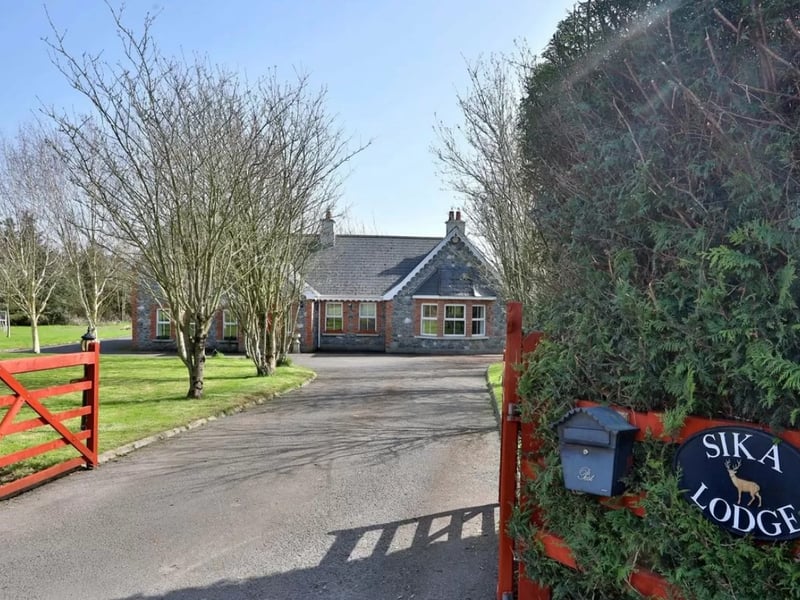 This stunning property is listed with a price tag of €390,000. For more information or to view the full ad, CLICK HERE.