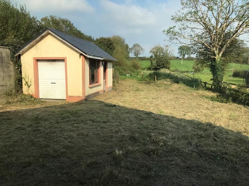 Listed for sale by auction on Bidx1, the property is listed with a guide price of €65,000.