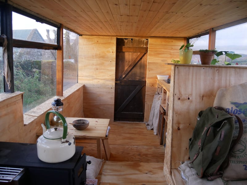 This tiny home is currently listed for sale on DoneDeal with a price tag of €4,900.