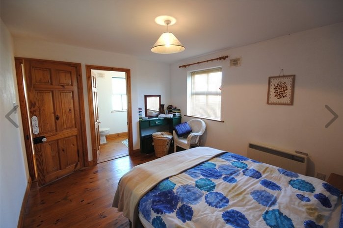 This three-bedroom, two bathroom detached house in a sleepy holiday village is well designed for easy holiday living.