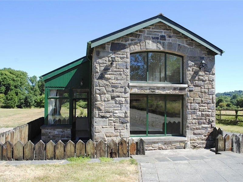 The best part? The original sorting house was also converted during the works and now stands as an additional one bedroom, self-catering, chalet perfect for staying guests.