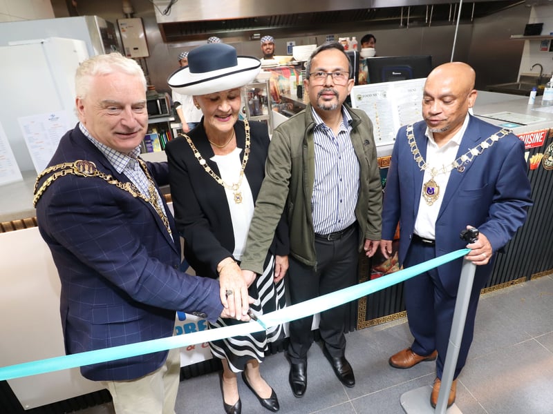 Cutting the ribbon, Lord Mayor Gerald Vernon-Jackson ,  Mayoress Dianna Carruthers , Owner Khalid Islam and Deputy Lord Mayor Abdul Kadir.