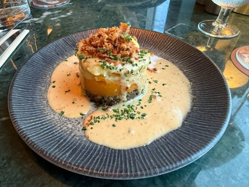 Keeping it traditional, my better half went for the haggis tain to start served with champit tattie, bashed neeps snd peppercorn sauce.