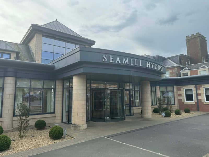 We took a wee journey down the coast to West Kilbride to check out the new restaurant and bar at Seamill Hydro. 