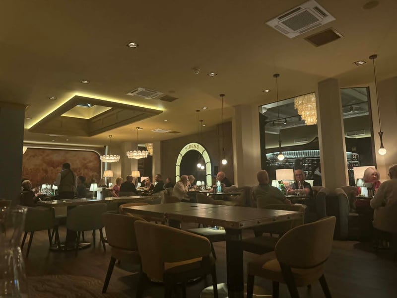For a Wednesday night, Tides was really busy with the restaurant being a big hit with locals already. 