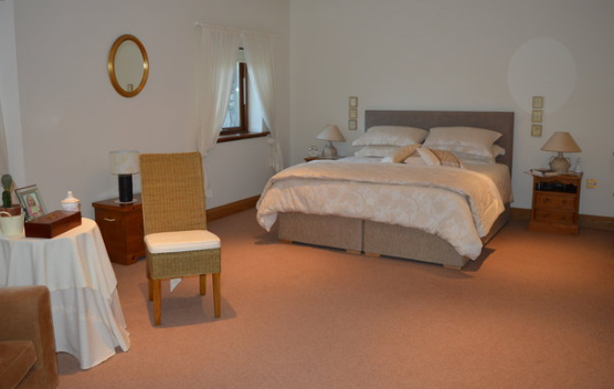 The beautifully modelled kitchen is fitted with granite countertops serviced by integrated Neff appliances. It offers beautiful and bright living areas throughout.