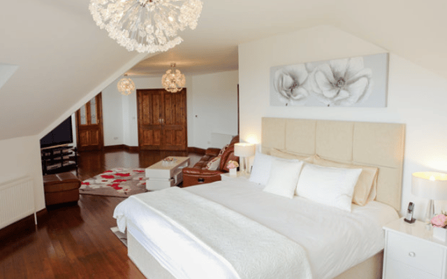 PICTURE: A stunning bedroom inside Glistinane House in Waterford