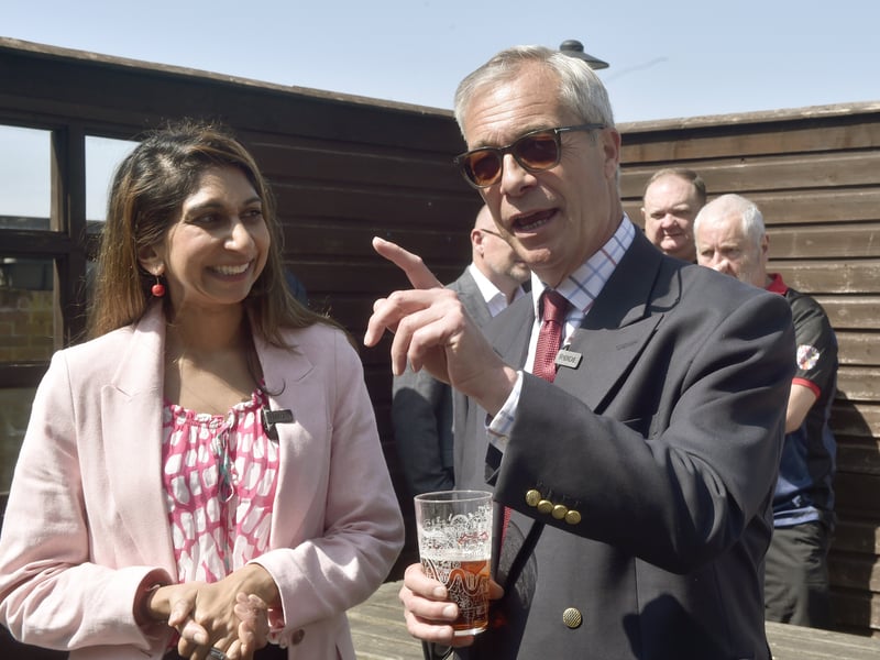 Reform UK's local election campaign - Nigel Farage and Suella Braverman were campaigning in Waterlooville Precinct on Friday, May 1, 2026. 

Pictured is: Suella Braverman with Nigel Farage who enjoys a pint at a Waterlooville pub.

Picture: Sarah Standing (010526-816)
