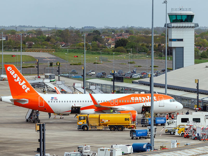 The silver medal for flight puncuality goes to  Southend Airport, with an everage flight delay of 10 minutes and 24 seconds.