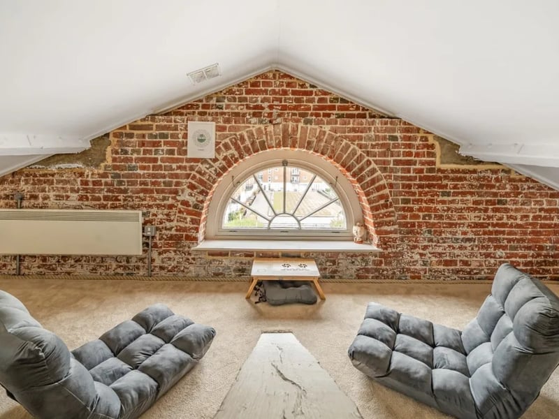 Step inside exceptional this two bedroom flat in a highly sought-after Gunwharf Quays area.