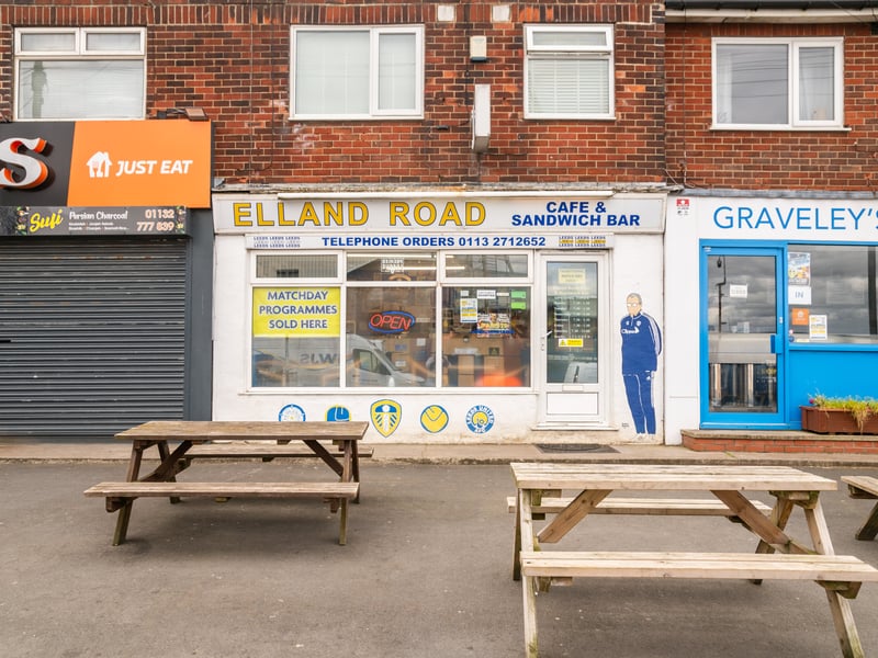 This is a legendary fixture for Beeston locals and Leeds United fans alike. It is celebrated for serving a breakfast that takes some beating. The community loyalty is extremely strong, with regulars guaranteeing a delicious meal every time. ☕ 259 Elland Rd, Beeston, Leeds LS11 8TU