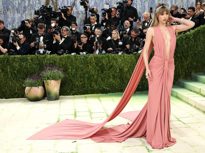 Suki Waterhouse attends the 2026 Met Gala.