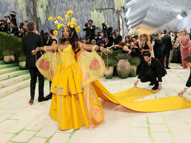 American rapper and singer SZA on the red carpet.
