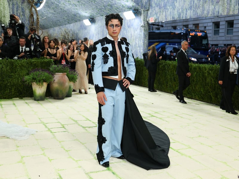 Actor and Heated Rivalry star Hudson Williams in his unique Met Galal look.
