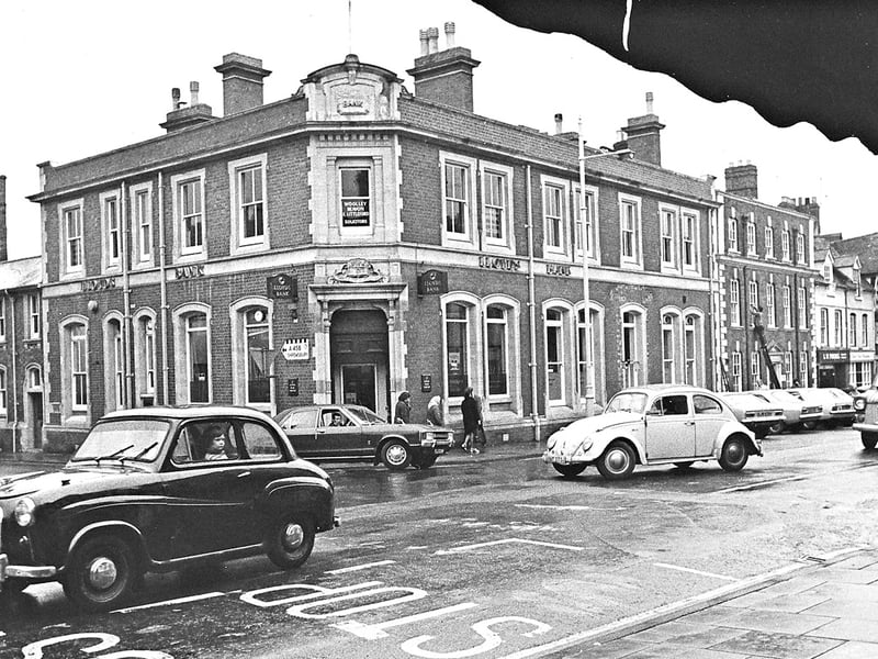 An undated view of Bridgnorth High Street, featuring the premises of Johnsons and Lloyds Bank.