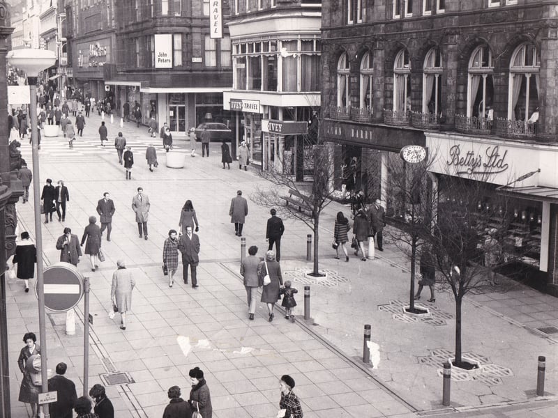 A busy Lands Lane in March 1971.