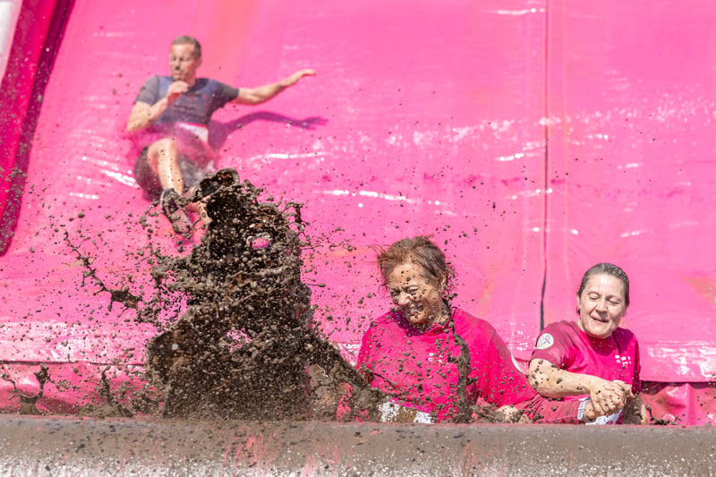 Race for Life Pretty Muddy run - hundreds get filthy on Southsea Common ...
