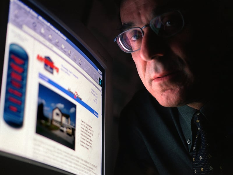 November 1998 and estate  agent Russell Manning was using the Internet to sell homes.