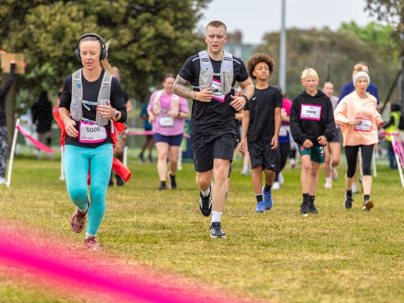 Runners in the 5k and 3k race