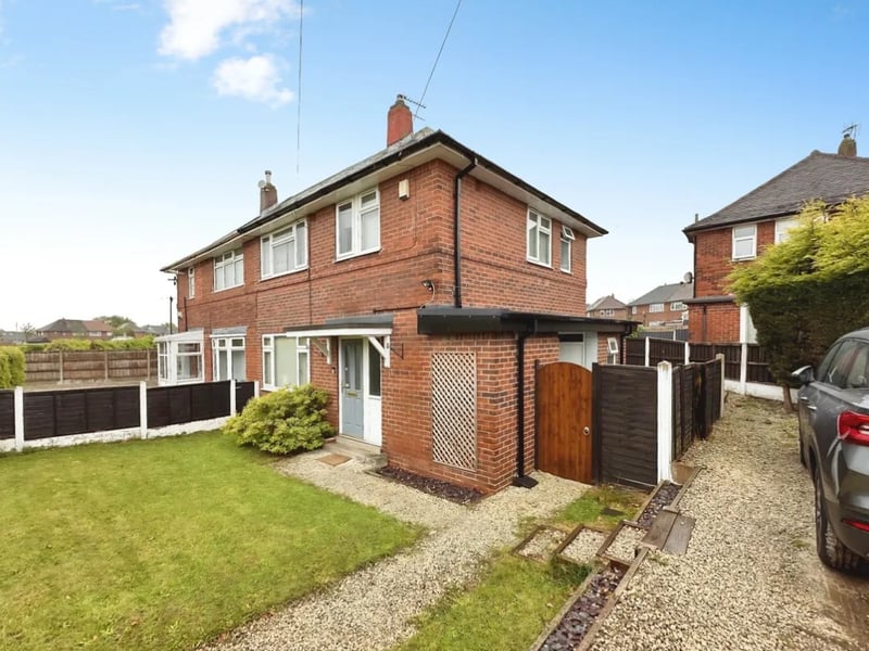 This two double bedroom semi-detached house is situated in South Leeds, with easy access to the M62 and M1 motorways for commuters. It features a spacious lounge/diner with patio doors leading into the large garden. It's close to local amenities and Middleton Park, with good primary and secondary schools nearby too.