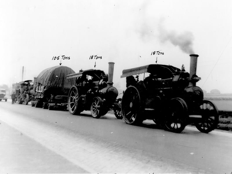 Two 18 ton Fowler steam tractors pulling a 105 ton stator (special purpose equipment for electrical motors), believed to be on Wellington Hill in May 1941.