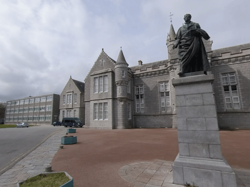 With 72 per cent of pupils earning at least five Highers, Aberdeen Grammar School takes second place in Aberdeen and 14th place Scotland-wide. 2.7 per cent of the school's 1,369 pupils are from deprived backgrounds.