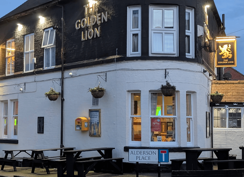 The Golden Lion is a popular club with Sheffield United fans in close proximity to the stadium. It offers a good atmosphere and has pool tables and a pub quiz, making it another great place to enjoy the football.