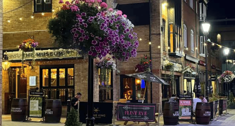 Offering a traditional pub experience, the Museum is our charming pub in the middle of Sheffield. It offers live music and live sports 