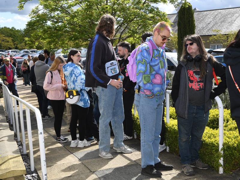 The queues waiting to get into the show and do their browsing.