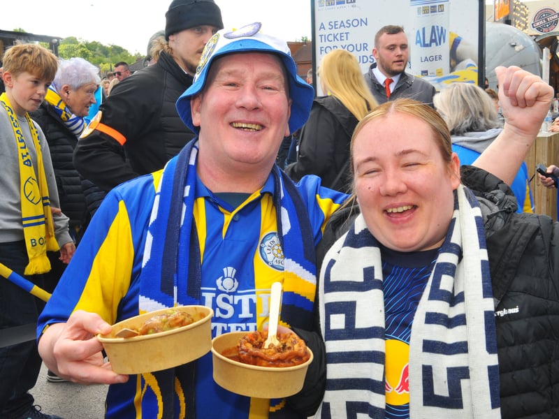 Leeds United v Brighton   fans  poic Steve Riding  17-05-2026Danny and Anjie Rush of Rochdale