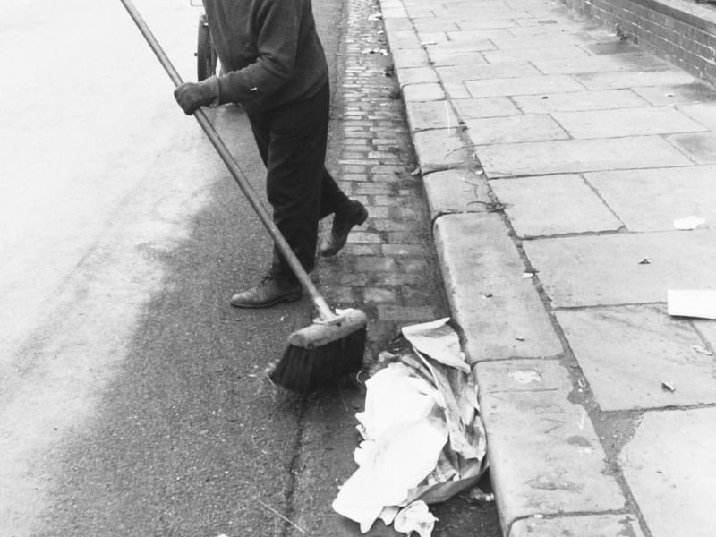 Holbeck street cleaner Harry Farrar pictured in November 1974.