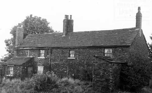 ]The rear view of brick built cottages on Town Street in September 1974.