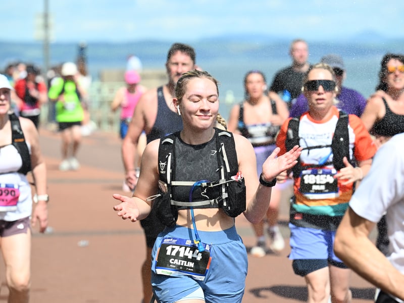 The race continued to Musselburgh, on to Gosford House. Runners headed back along the coast, reaching the finish line near Musselburgh High Street.