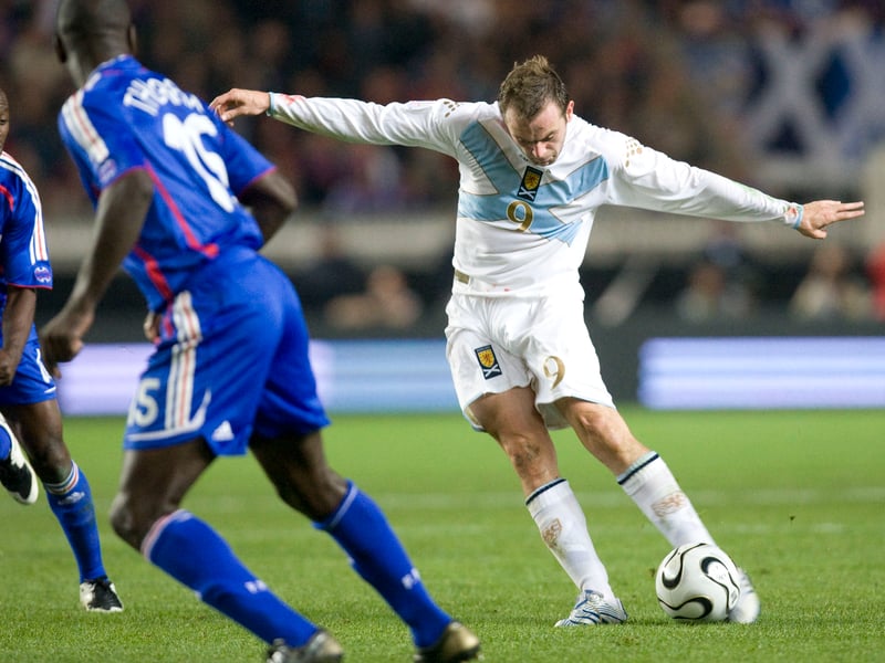 Goalkeeper Craig Gordon gets an assist as McFadden brings down his long kick out in the middle of the park and – surely not – decides to let fly from 35 yards in a 1-0 win at the Parc des Princes. Moments later goalkeeper Mickael Landreau is lying in an undignified heap and Scotland fans are rubbing their eyes in disbelief. Some killjoys prefer to focus on poor goalkeeping. Not us.