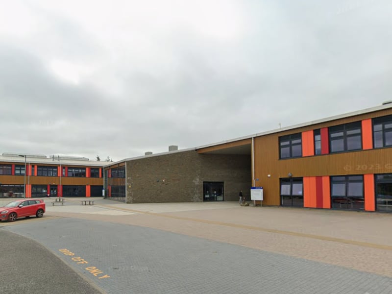 Alford Academy is the 7th best Aberdeenshire secondary school for exam results. 41 per cent of pupils gain at least five Highers. A total of 689 pupils attend the school.