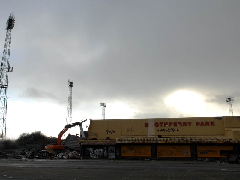 Work to demolish the remaining supermarket end section of Boothferry Park, once home to Hull City, takes place in December 2009