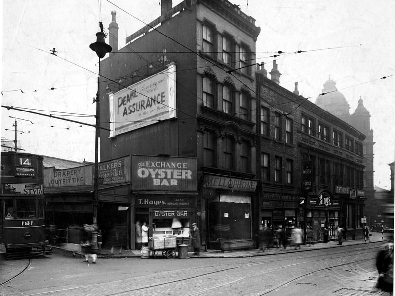 Call Lane in September 1943. The junction with Kirkgate is on the far right, with The Mason's Arms (Tetley's Ales), at the end.