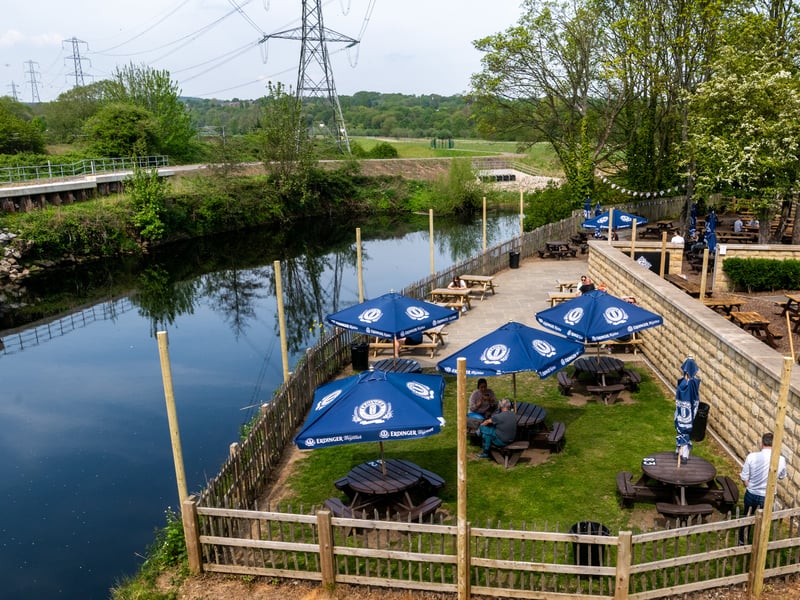 Kirkstall Leisure Centre and Goals Leeds have high quality bookable facilities which are fantastic for formal matches. Meanwhile, the two full-sized pitches in West Park Field are great for informal games.