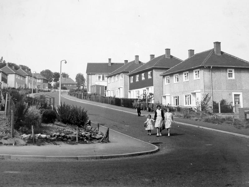 A street scene showing housing in Dawley in July 1961, built with Birmingham families in mind. The image gives a general view of the new housing estates that had recently sprung up in the area. The original caption on the back notes that many Birmingham families had already taken up residence in what was described at the time as a “little Birmingham” at Dawley