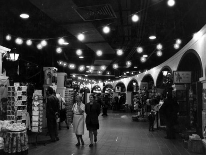 Meadowhall Lanes and small shops area, Lower Mall, in September 1991